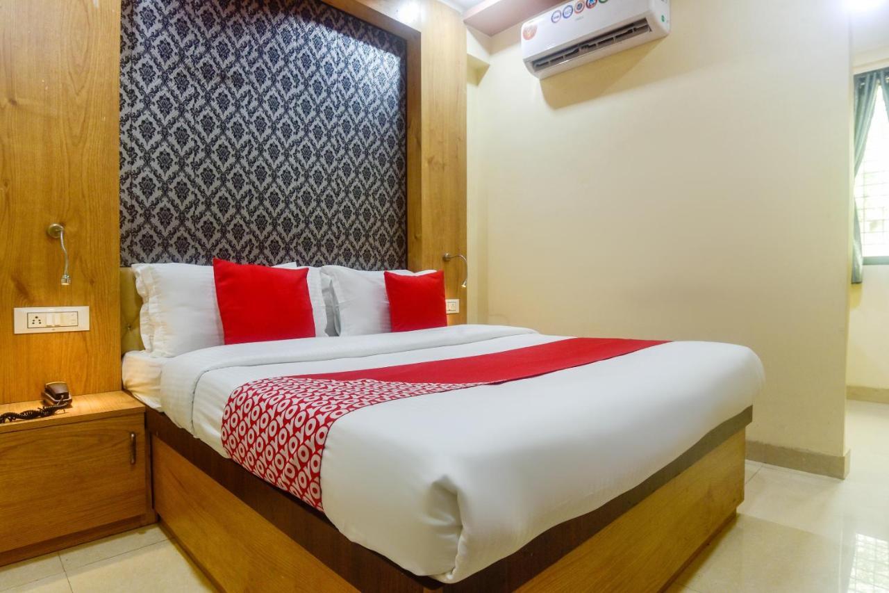 Oyo 60773 Ruchita Loadging & Boarding Hotel Mumbai  Buitenkant foto